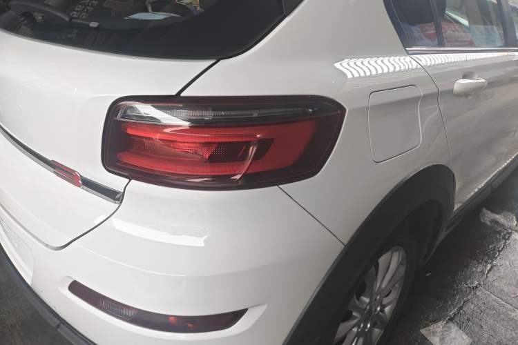 Used Qoros 3 2016 Urban SUV 1.6T Automatic Zhiyue Model Right Rear Taillight