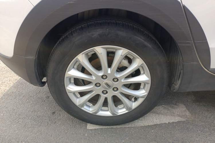 Used Qoros 3 2016 Urban SUV 1.6T Automatic Zhiyue Model Right Rear Wheel Hub
