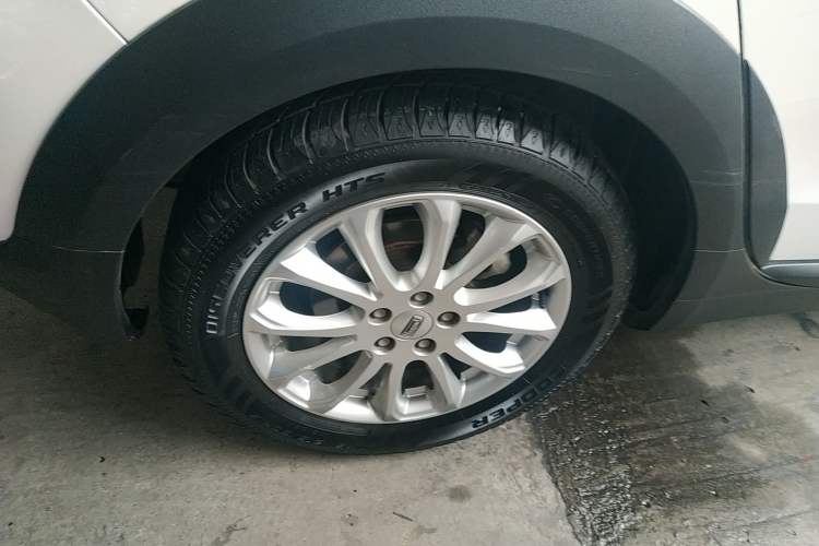 Used Qoros 3 2016 Urban SUV 1.6T Automatic Zhiyue Model Right Rear Wheel Hub