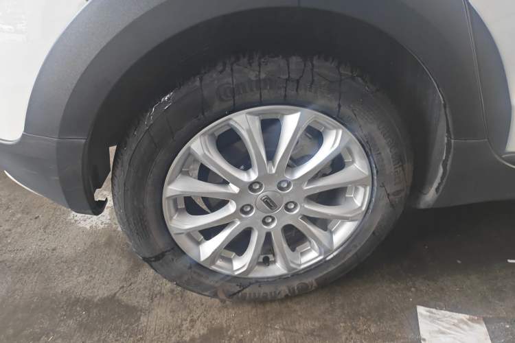 Used Qoros 3 2016 Urban SUV 1.6T Automatic Zhiyue Model Right Rear Wheel Hub