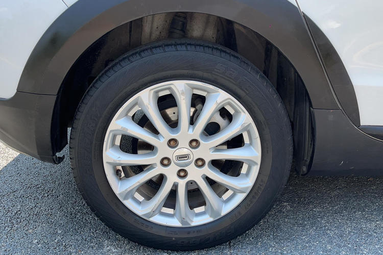Used Qoros 3 2016 Urban SUV 1.6T Automatic Zhiyue Model Right Rear Wheel Hub