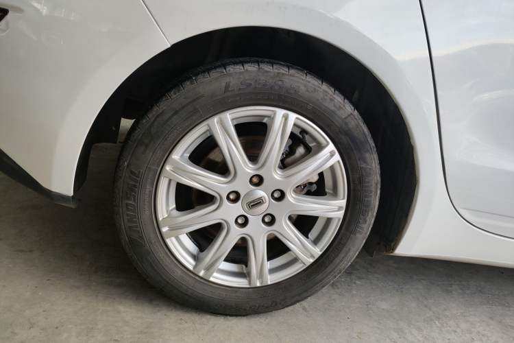 Used Qoros 3 2016 Hatchback 1.6L Automatic Zhiyue Model Right Rear Wheel Hub