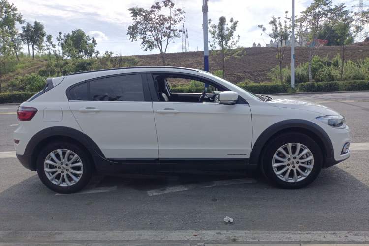 Used Qoros 3 2016 Urban SUV 1.6T Automatic Zhiyue Model Right Side