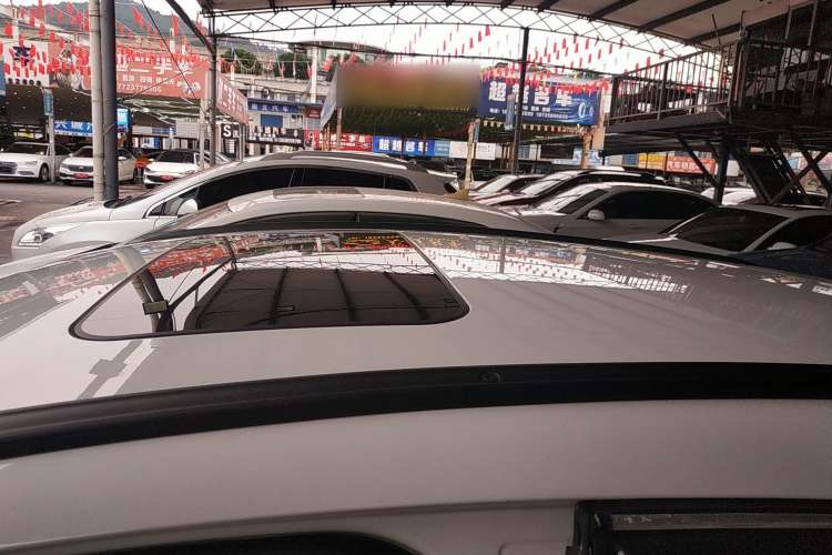 Used Qoros 3 2016 Urban SUV 1.6T Automatic Zhiyue Model Roof