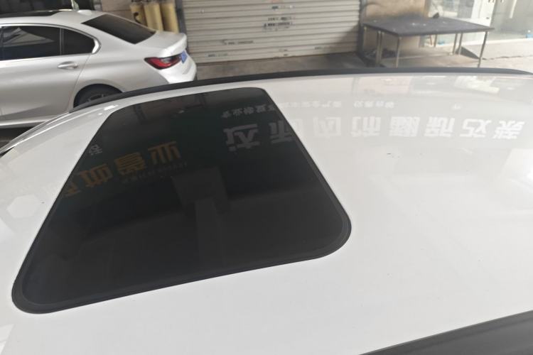 Used Qoros 3 2016 Urban SUV 1.6T Automatic Zhiyue Model Roof