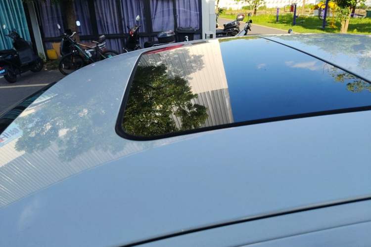 Used Qoros 3 2016 Sedan 1.6L Automatic Zhiyue Model Roof
