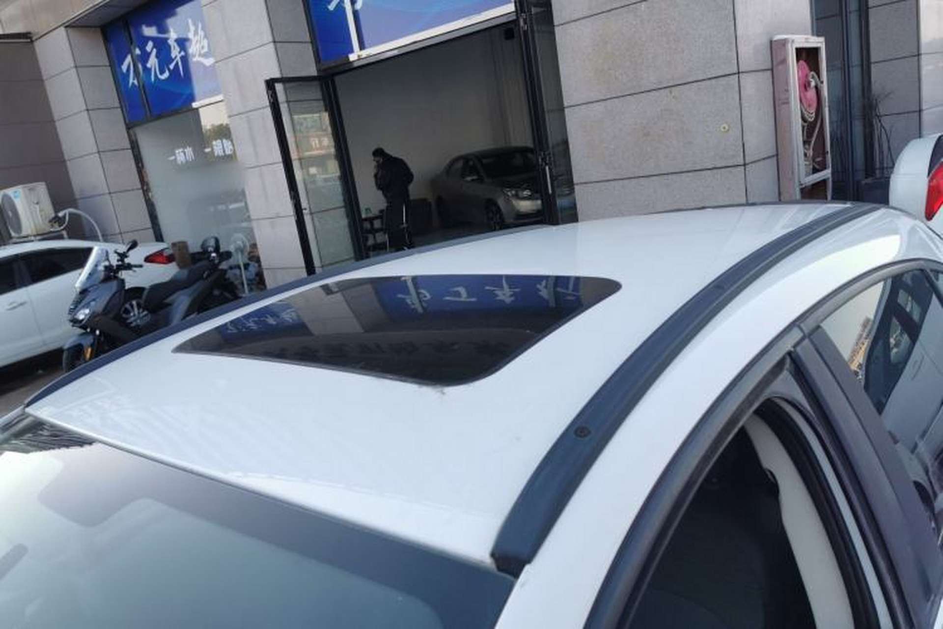 Used Qoros 3 2016 Urban SUV 1.6T Automatic Zhiyue Model Roof