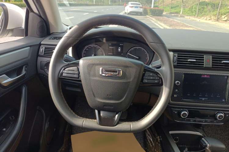 Used Qoros 3 2016 Urban SUV 1.6T Automatic Zhiyue Model Steering Wheel