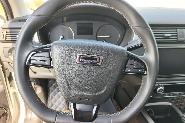 Used Qoros 3 2016 Sedan 1.6L Automatic Zhiyue Model Steering Wheel