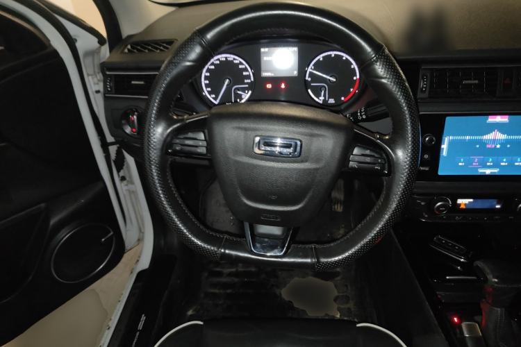 Used Qoros 3 2016 Hatchback 1.6T Automatic ZhiZhen Model Steering Wheel