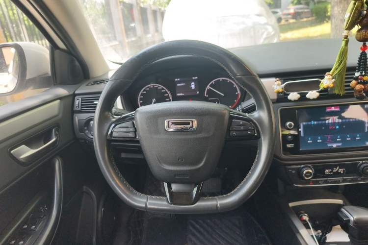 Used Qoros 3 2016 Urban SUV 1.6T Automatic Zhiyue Model Steering Wheel