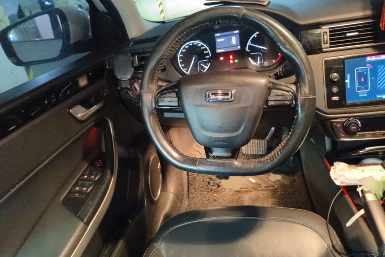 Used Qoros 3 2016 Urban SUV 1.6T Automatic ZhiZhen Model Steering Wheel