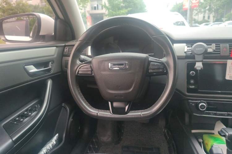 Used Qoros 3 2016 Urban SUV 1.6T Automatic Zhiyue Model Steering Wheel