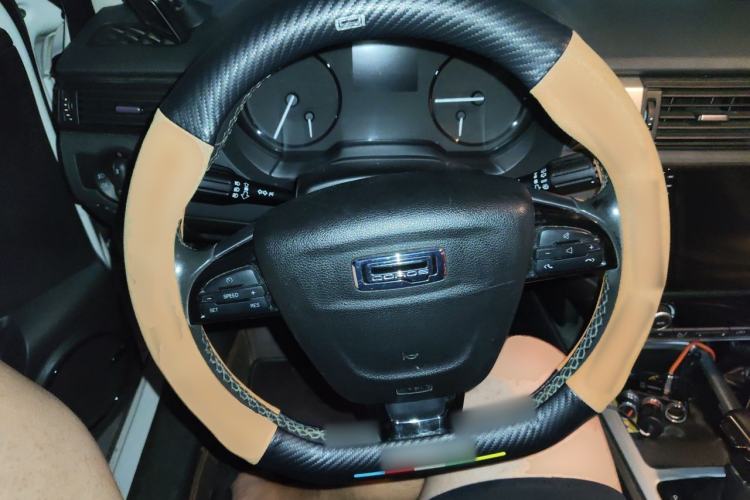 Used Qoros 3 2016 Urban SUV 1.6T Automatic Zhiyue Model Steering Wheel