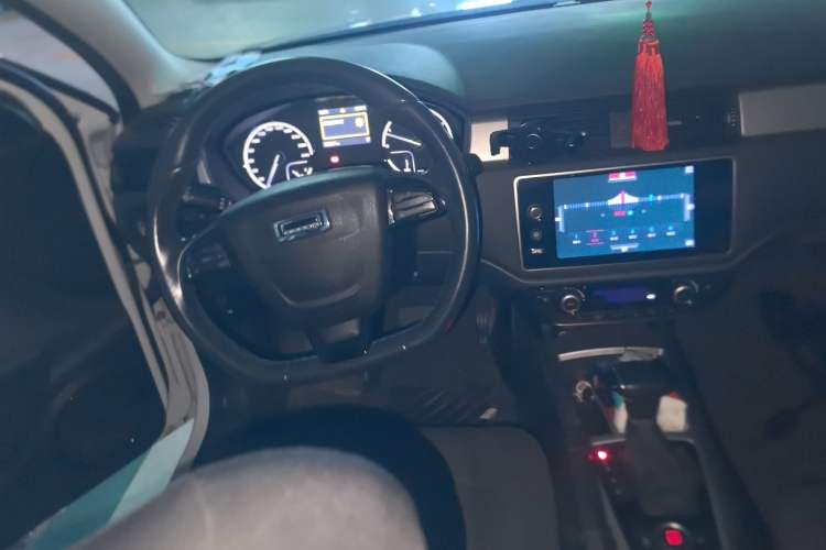 Used Qoros 3 2016 Sedan 1.6L Automatic ZhiNeng Model Steering Wheel