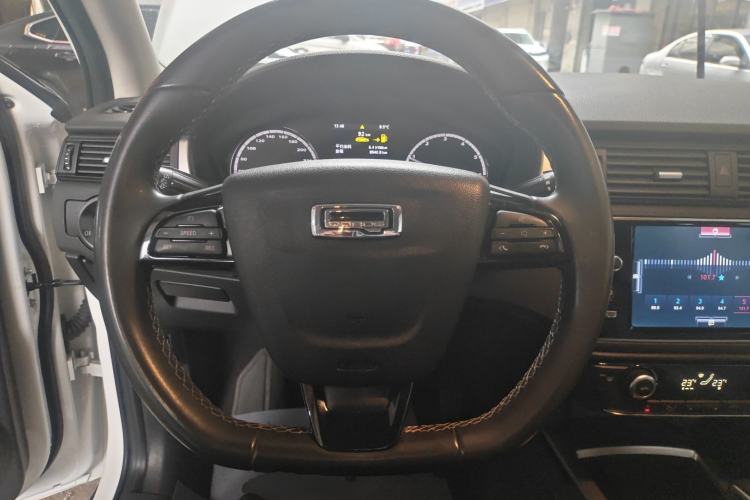 Used Qoros 3 2016 Urban SUV 1.6T Automatic Zhiyue Model Steering Wheel