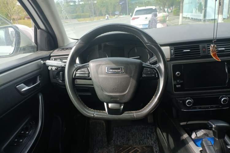 Used Qoros 3 2016 Urban SUV 1.6T Automatic Zhiyue Model Steering Wheel