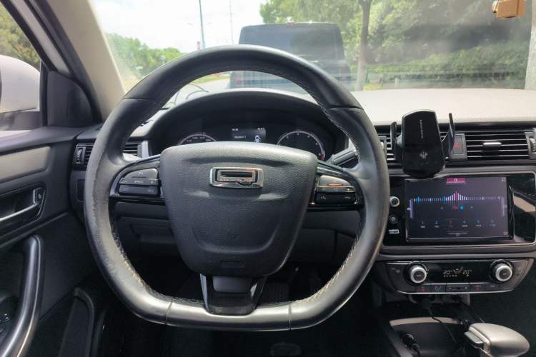 Used Qoros 3 2016 Sedan 1.6L Automatic Zhiyue Model Steering Wheel