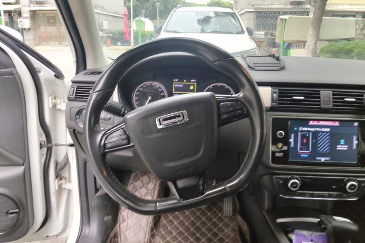 Used Qoros 3 2016 Urban SUV 1.6T Automatic Zhiyue Model Steering Wheel