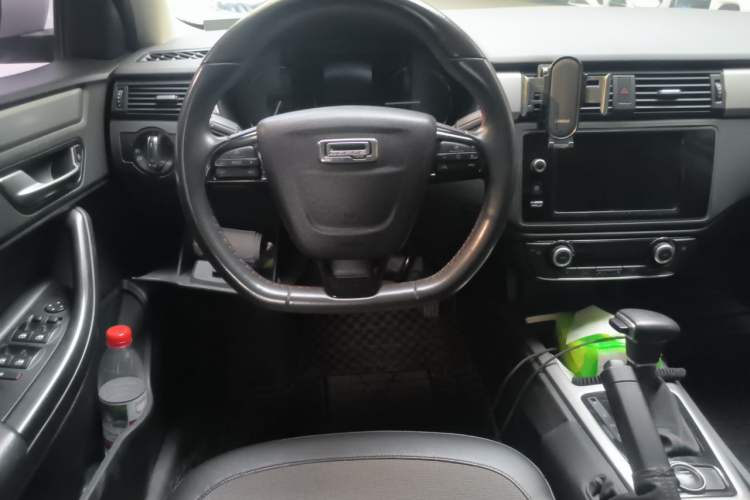 Used Qoros 3 2016 Urban SUV 1.6T Automatic ZhiKu Model Steering Wheel