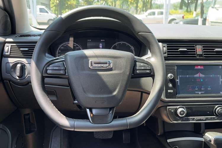 Used Qoros 3 2016 Urban SUV 1.6T Automatic Zhiyue Model Steering Wheel