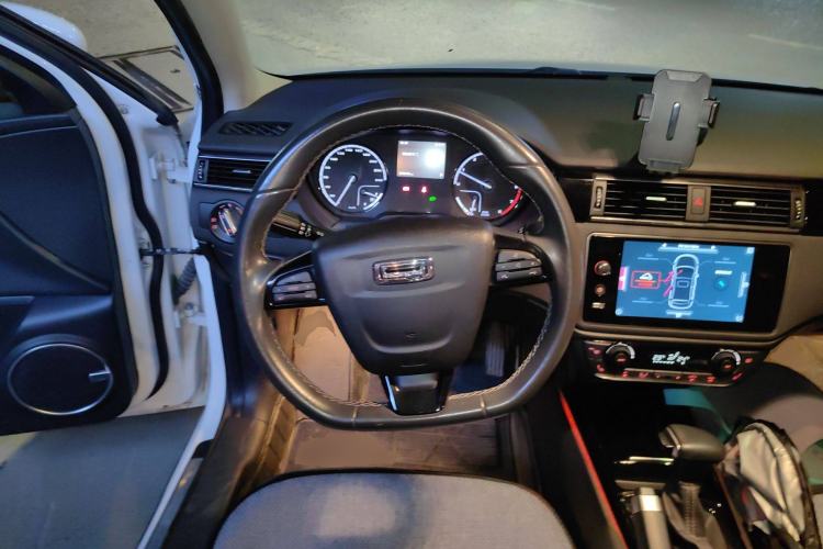 Used Qoros 3 2016 Urban SUV 1.6T Automatic ZhiZhen Model Steering Wheel