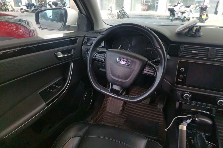 Used Qoros 3 2016 Sedan 1.6T Automatic ZhiZhen Model Steering Wheel