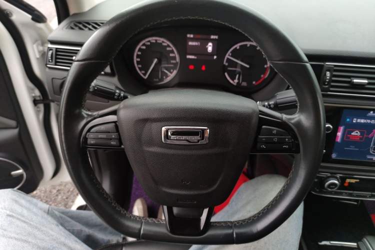 Used Qoros 3 2016 Sedan 1.6T Automatic ZhiZhen Model Steering Wheel