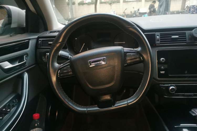 Used Qoros 3 2016 Sedan 1.6T Automatic ZhiZhen Model Steering Wheel