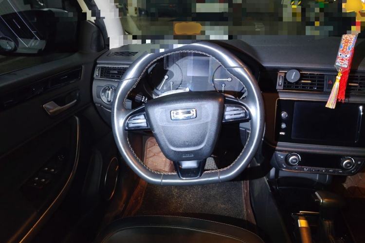 Used Qoros 3 2016 Urban SUV 1.6T Automatic ZhiZhen Model Steering Wheel