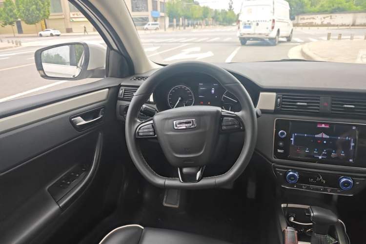 Used Qoros 3 2016 Hatchback 1.6L Automatic Zhiyue Model Steering Wheel