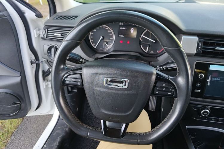 Used Qoros 3 2016 Sedan 1.6L Automatic Zhiyue Model Steering Wheel