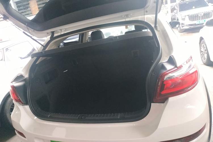 Used Qoros 3 2016 Urban SUV 1.6T Automatic Zhiyue Model Trunk