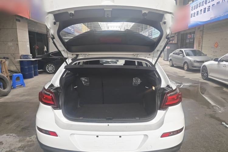 Used Qoros 3 2016 Urban SUV 1.6T Automatic Zhiyue Model Trunk