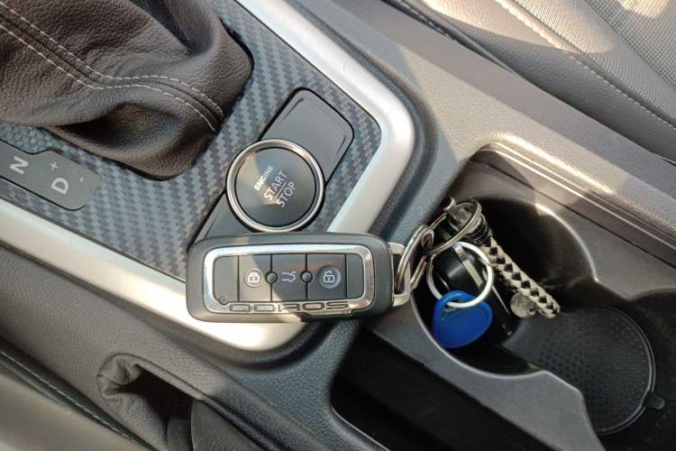 Used Qoros 3 2016 Urban SUV 1.6T Automatic Zhiyue Model Vehicle Key