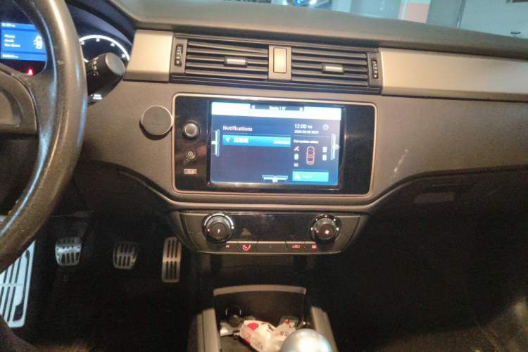 Used Qoros 3 2017 Urban SUV 1.6T Manual Zhiyue Model Audio And AC Panel