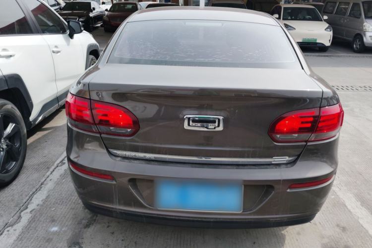 Used Qoros 3 2017 Sedan 1.6L Automatic Zhiyue Model Exterior 4