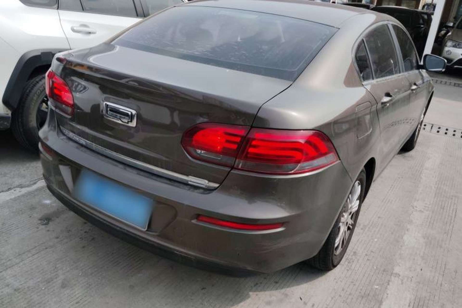 Used Qoros 3 2017 Sedan 1.6L Automatic Zhiyue Model Exterior 5