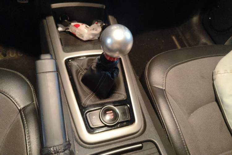 Used Qoros 3 2017 Urban SUV 1.6T Manual Zhiyue Model Gear Lever