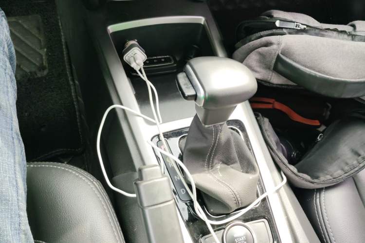 Used Qoros 3 2017 Sedan 1.6L Automatic Zhiyue Model Gear Lever