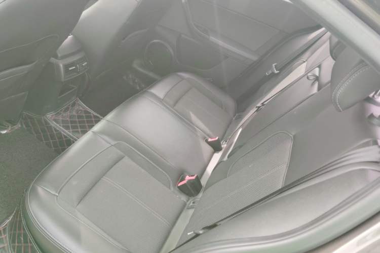 Used Qoros 3 2017 Sedan 1.6L Automatic Zhiyue Model Interior 4