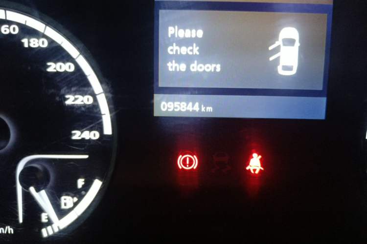 Used Qoros 3 2017 Urban SUV 1.6T Manual Zhiyue Model Odometer Close Up