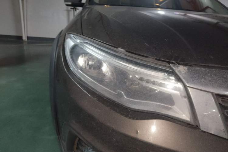 Used Qoros 3 2017 Urban SUV 1.6T Manual Zhiyue Model Right Front Headlight