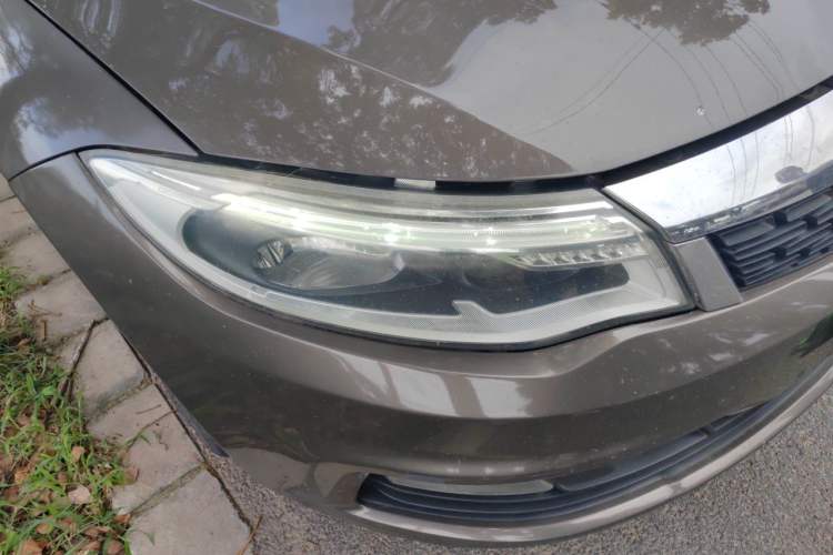 Used Qoros 3 2017 Sedan 1.6L Automatic Zhiyue Model Right Front Headlight