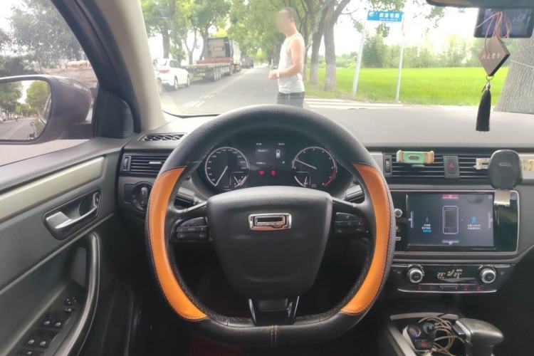 Used Qoros 3 2017 Sedan 1.6L Automatic Zhiyue Model Steering Wheel
