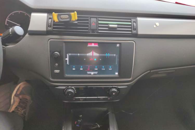 Used Qoros 3 2017 GT 1.6T Manual Enjoyment Model Audio And AC Panel