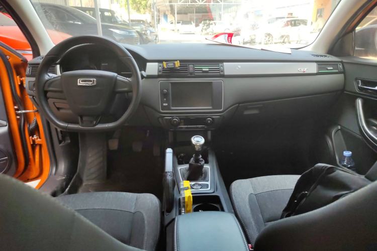 Used Qoros 3 2017 GT 1.6T Manual Enjoyment Model Center Console