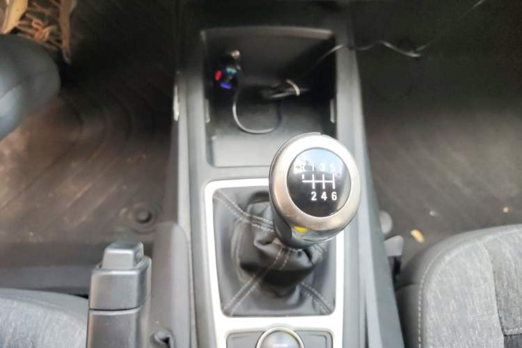 Used Qoros 3 2017 GT 1.6T Manual Enjoyment Model Gear Lever