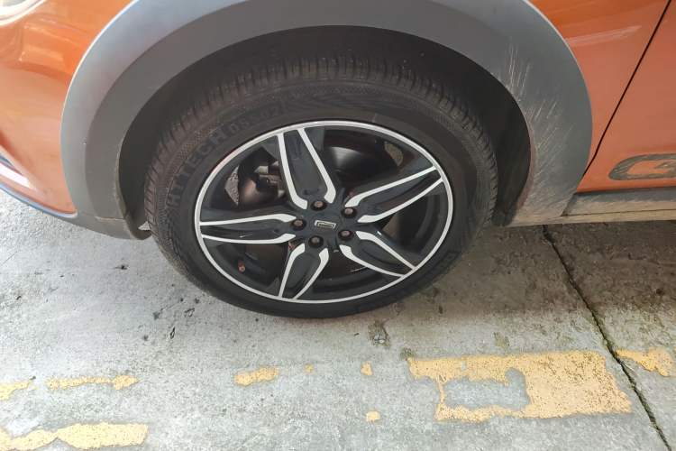 Used Qoros 3 2017 GT 1.6T Manual Enjoyment Model Left Front Wheel Hub