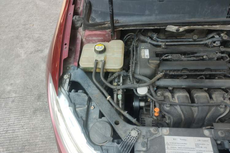 Used Qoros 3 2017 Hatchback 1.6L Automatic Zhiyue Model Engine Bay Right